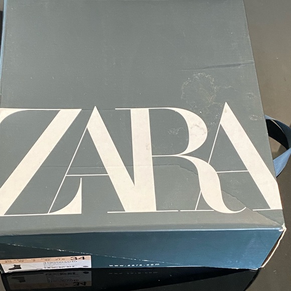 Zara unisex boots Insulated inside to keep your kid feet worm - Picture 7 of 7